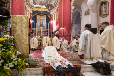 L-Arċisqof jiċċelebra l-ordinazzjoni episkopali ta’ Mons. Sandro Overend Rigillo OFM fis-Santwarju tas-Sultana tal-Qalb ta’ Ġesù (Sacro Cuor), Tas-Sliema &#8211; 22/08/2023